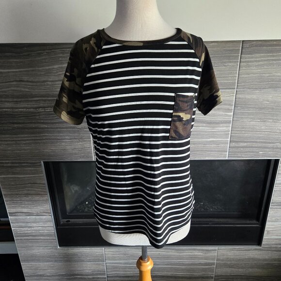 Striped & Camo Contrast Tee – Women’s Size Medium (Great Condition) - Picture 1 of 2